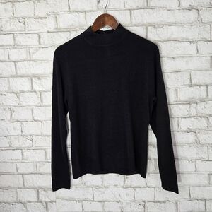 Mountain Lake like new black sweater
